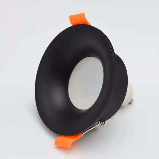 Черный тонкий встраиваемый светильник мощностью 10 Вт с регулируемой яркостью и вырезом 68 мм.